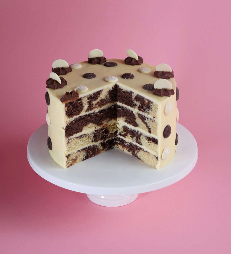 chocolate-button-patisserie-cake-cut